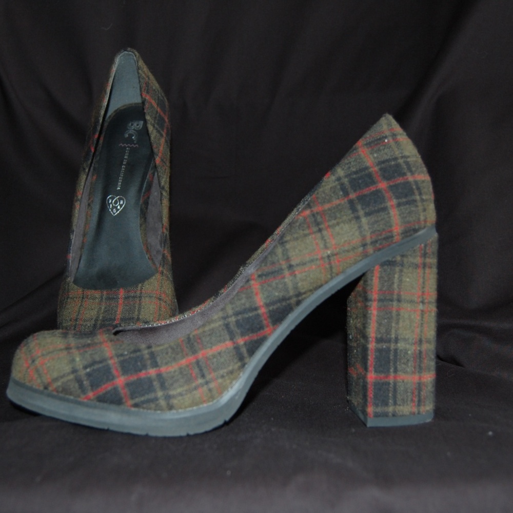 Plaid pumps